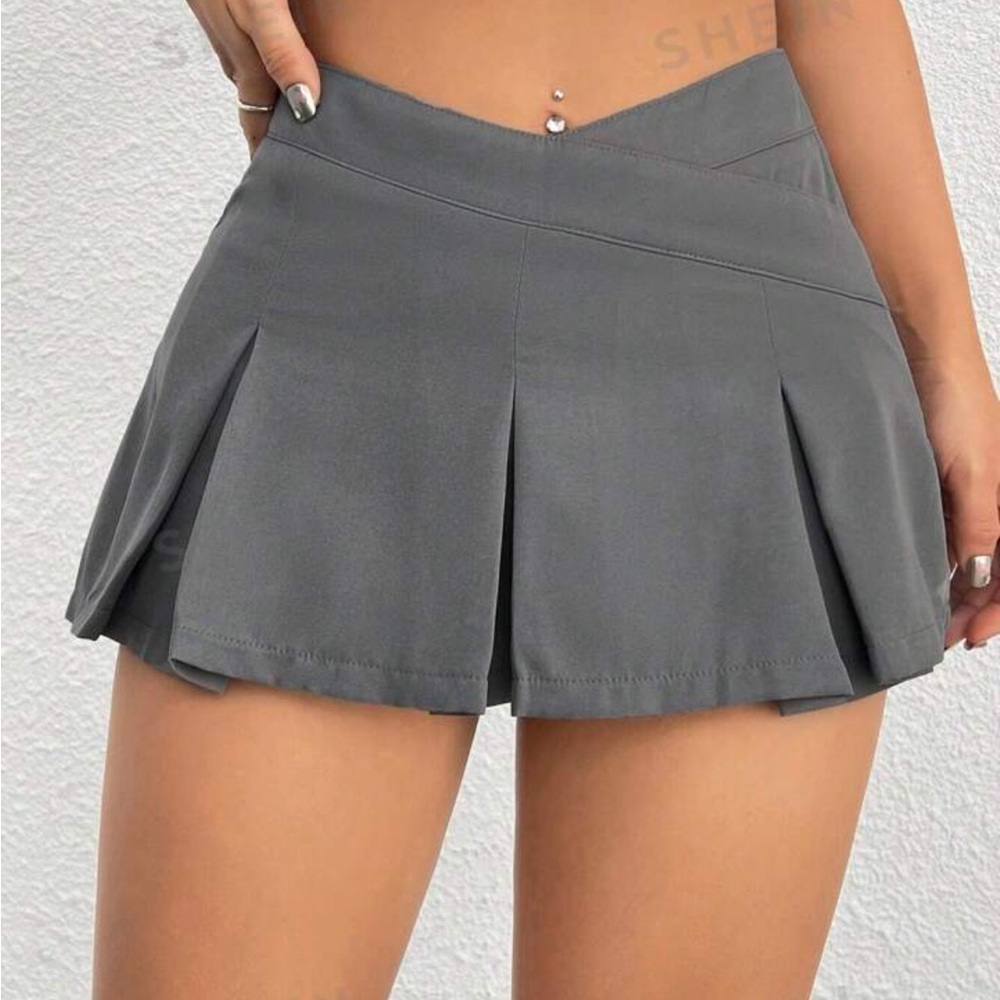 Pleated mini skirt